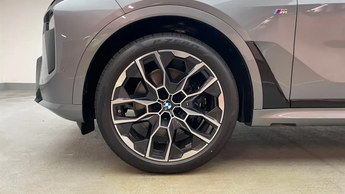 Neu BMW X7 Comfort Edition 352 PS (258 kW) 2026 Skyscraper grau metallic SUV
