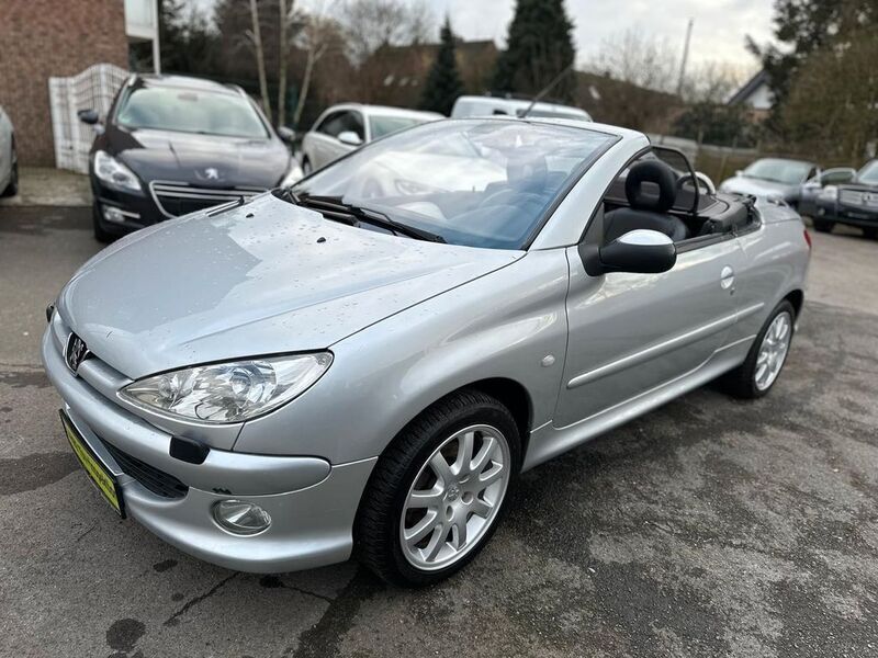 Grau Gebraucht 2003 Peugeot 206 CC Platinum Cabrio | 2.999 € (Fairer Preis) - Bild 1/4