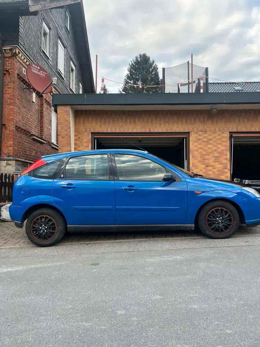 Gebraucht Ford Focus 116 PS (85 kW) 1999 Blau Kleinwagen