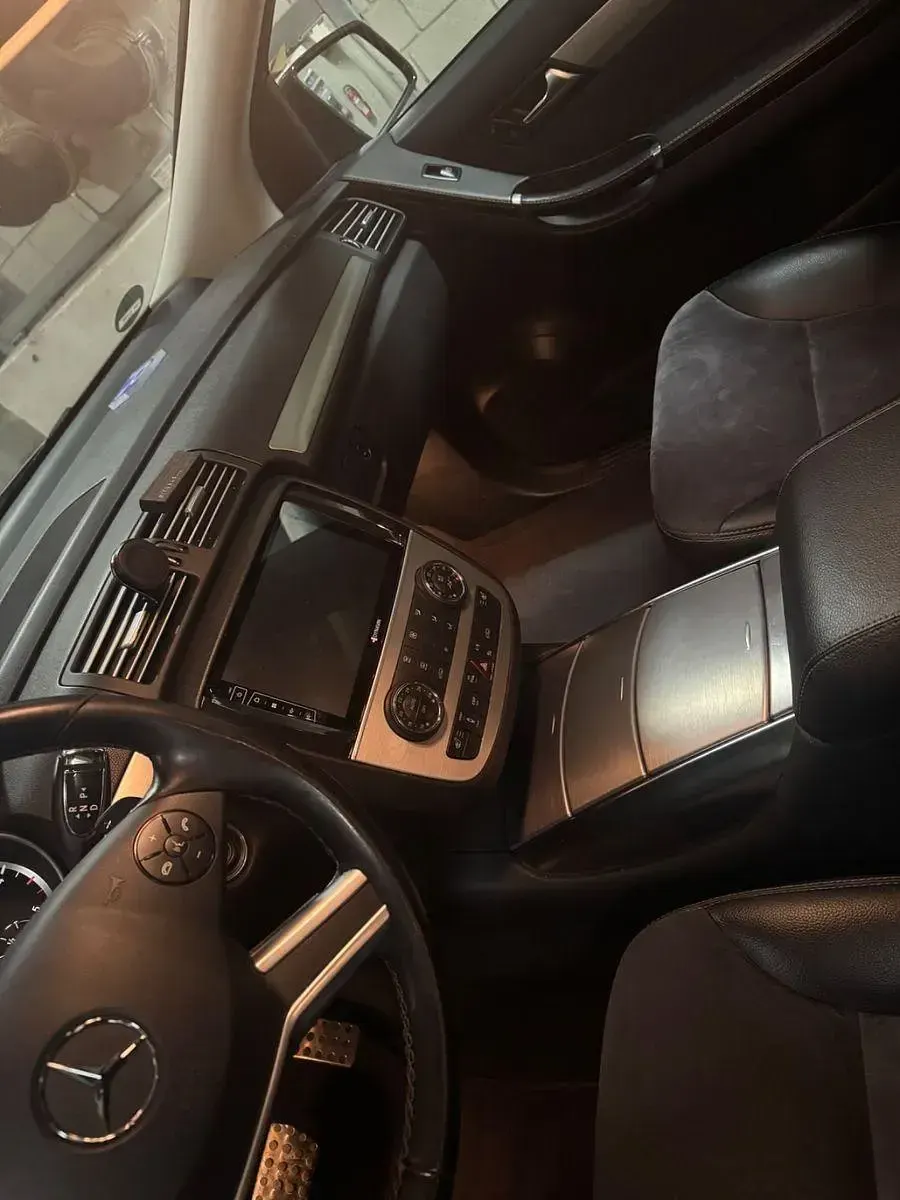 Gebraucht Mercedes R350 265 PS (194 kW) 2010 Schwarz Kombi