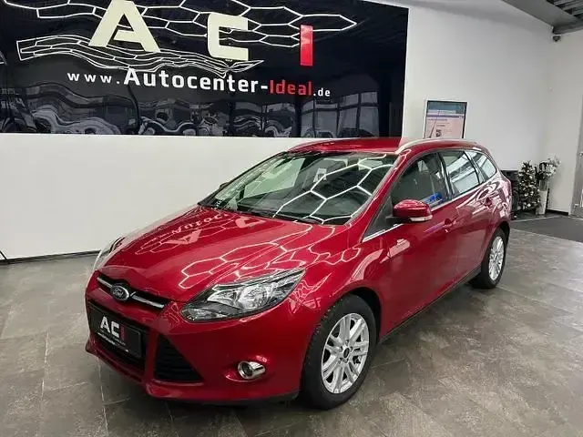 Second-hand Ford Focus Titanium 182 CP (133 kW) 2013 Roșu Break