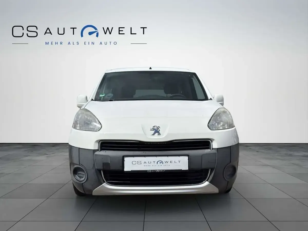 Gebraucht Peugeot Partner Allure 98 PS (72 kW) 2014 Lack weiss banquise/deckende l Van / Kleinbus