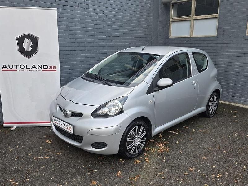Silber Gebraucht 2009 Toyota Aygo Cool Kleinwagen | 2.700 € (Fairer Preis) - Bild 1/4