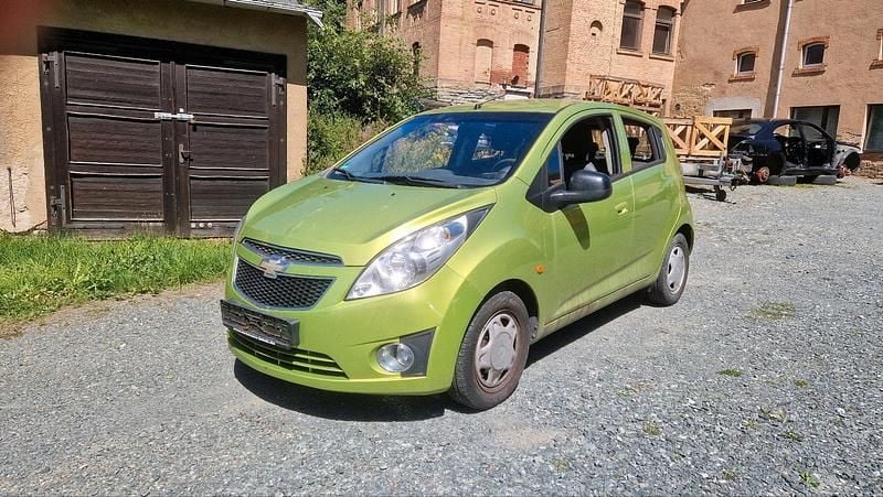 Grün Gebraucht 2011 Chevrolet Spark Kleinwagen | 999 € (Guter Preis) - Bild 1/4