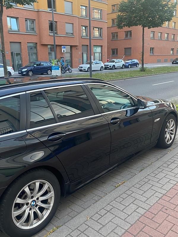 Gebraucht BMW 520 184 PS (135 kW) 2013 Schwarz Kombi