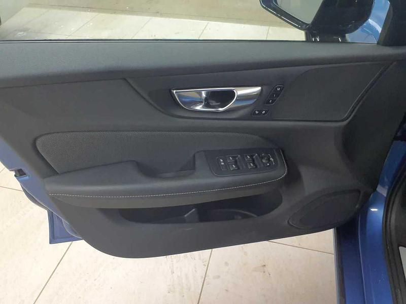 Gebraucht Volvo V60 R-Design 253 PS (186 kW) 2021 Bursting bluemetallic Kombi