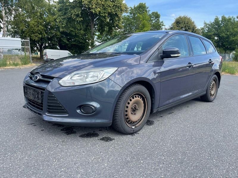 Grau Gebraucht 2012 Ford Focus Trend Kombi | 2.990 € (Superpreis) - Bild 1/4