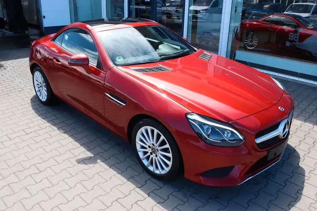 Gebraucht Mercedes SLC200 184 PS (135 kW) 2018 Designo hyazinthrot metallic Cabrio
