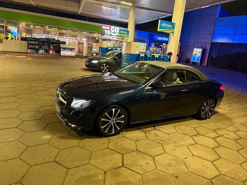 Gebraucht Mercedes E220 194 PS (142 kW) 2019 Blau Cabrio