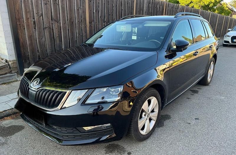 Grau Gebraucht 2019 Skoda Octavia Soleil Kombi | 11.000 € (Guter Preis) - Bild 1/4