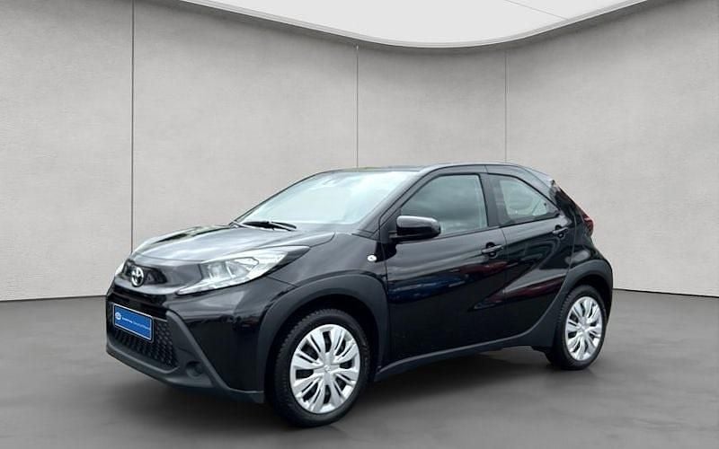 Mysticschwarz mica metallic Gebraucht 2023 Toyota Aygo X-play Kleinwagen | 14.960 € (Guter Preis) - Bild 1/4