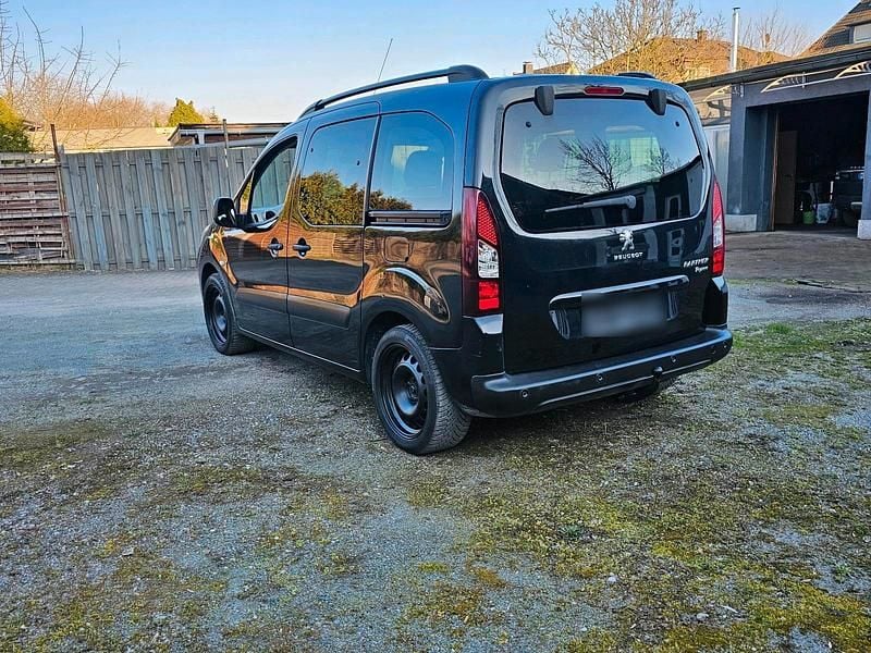 Gebraucht Peugeot Partner Tepee 120 PS (88 kW) 2015 Schwarz Van / Kleinbus