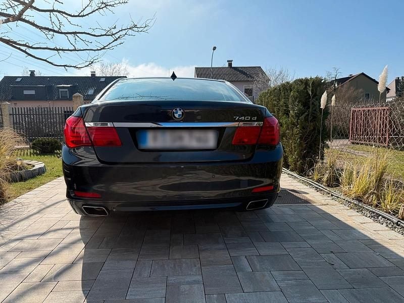 Gebraucht BMW 740 306 PS (225 kW) 2012 Grau Limousine