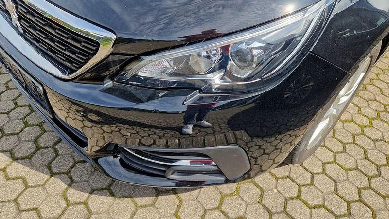 Gebraucht Peugeot 308 Active 131 PS (96 kW) 2019 Schwarz perla nera/metalliclackierung (metallic) Limousine