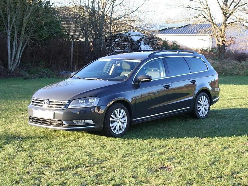 Grau Gebraucht 2012 VW Passat Comfortline Kombi | 6.900 € (Etwas zu teuer) - Bild 1/4