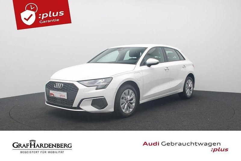 Ibisweiß Gebraucht 2022 Audi A3 Sportback e-tron Business Limousine | 23.980 € (Fairer Preis) - Bild 1/4