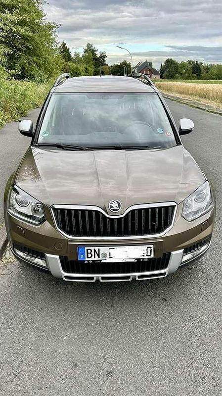 Braun Gebraucht 2015 Skoda Yeti Outdoor Adventure SUV | 14.000 € - Bild 1/4