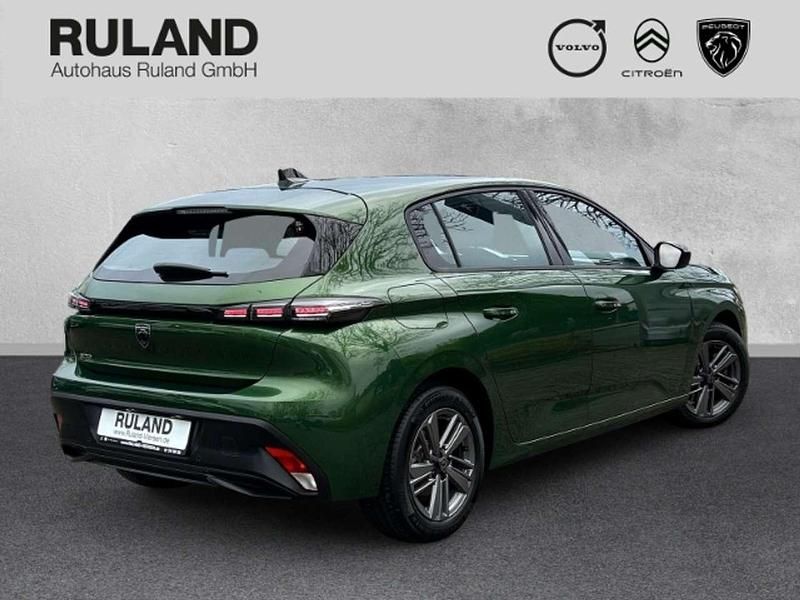 Gebraucht Peugeot 308 Active 131 PS (96 kW) 2022 Gruen Limousine