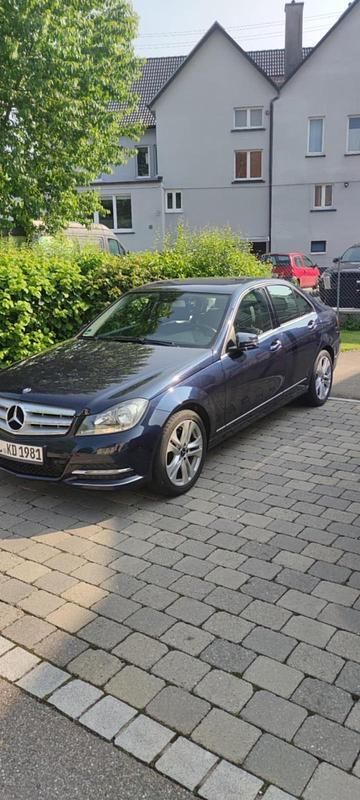 Blau Gebraucht 2012 Mercedes C200 Limousine | 12.000 € (Etwas zu teuer) - Bild 1/4
