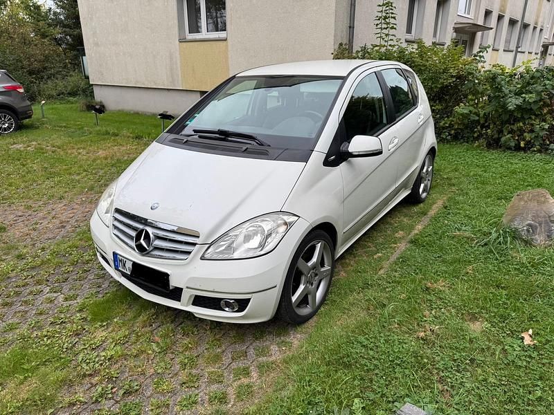 Weiß Gebraucht 2009 Mercedes A150 Limousine | 2.300 € (Fairer Preis) - Bild 1/4