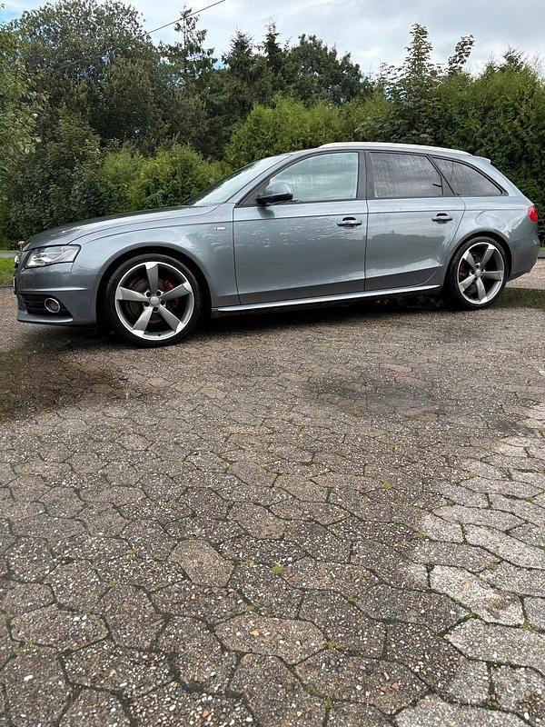 Grau Gebraucht 2011 Audi A4 S-Line Kombi | 9.150 € (Etwas zu teuer) - Bild 1/4