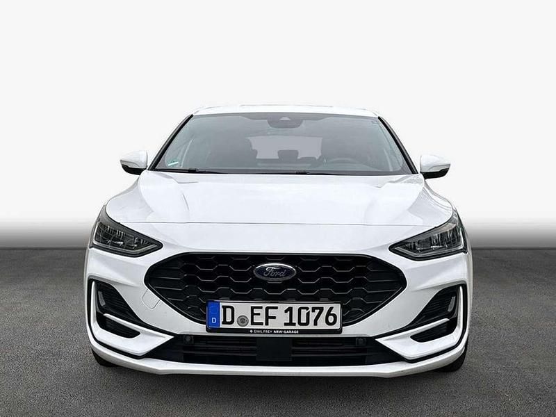 Gebraucht Ford Focus ST-Line 125 PS (91 kW) 2023 Lackierung: uni frost weiß Limousine
