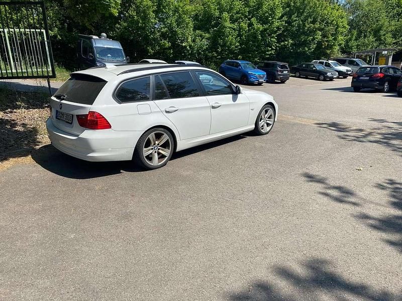 Gebraucht BMW 320 Exclusive 163 PS (119 kW) 2011 Kombi