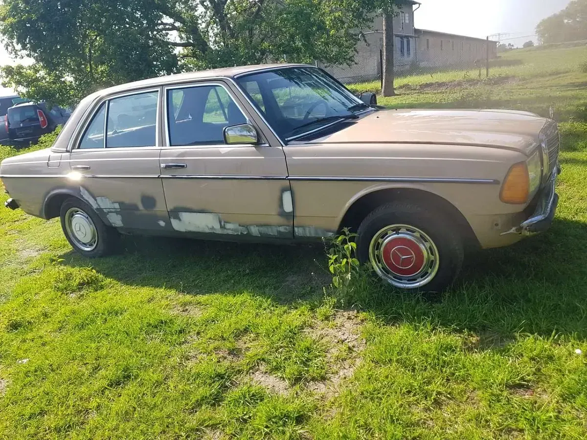 Gebraucht Mercedes 200 60 PS (44 kW) 1982 Beige Limousine