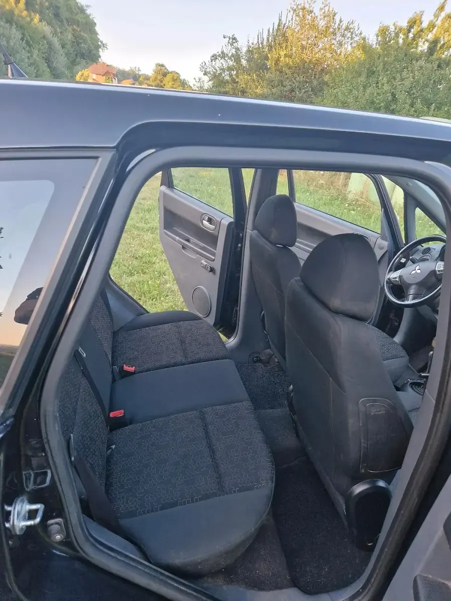 Gebraucht Mitsubishi Colt 95 PS (69 kW) 2013 Schwarz Kleinwagen