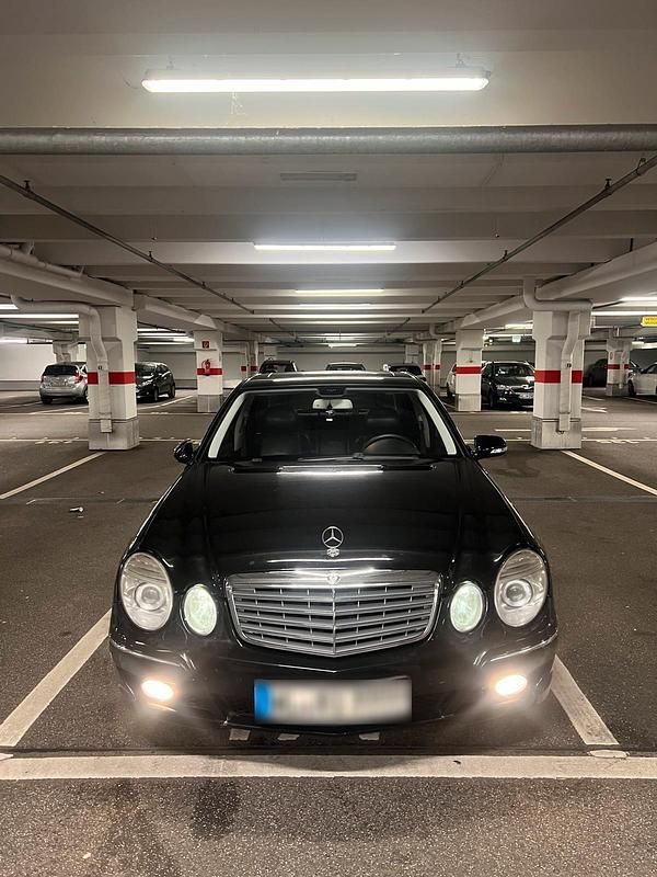 Gebraucht Mercedes E320 Avantgarde 224 PS (164 kW) 2008 Schwarz Limousine