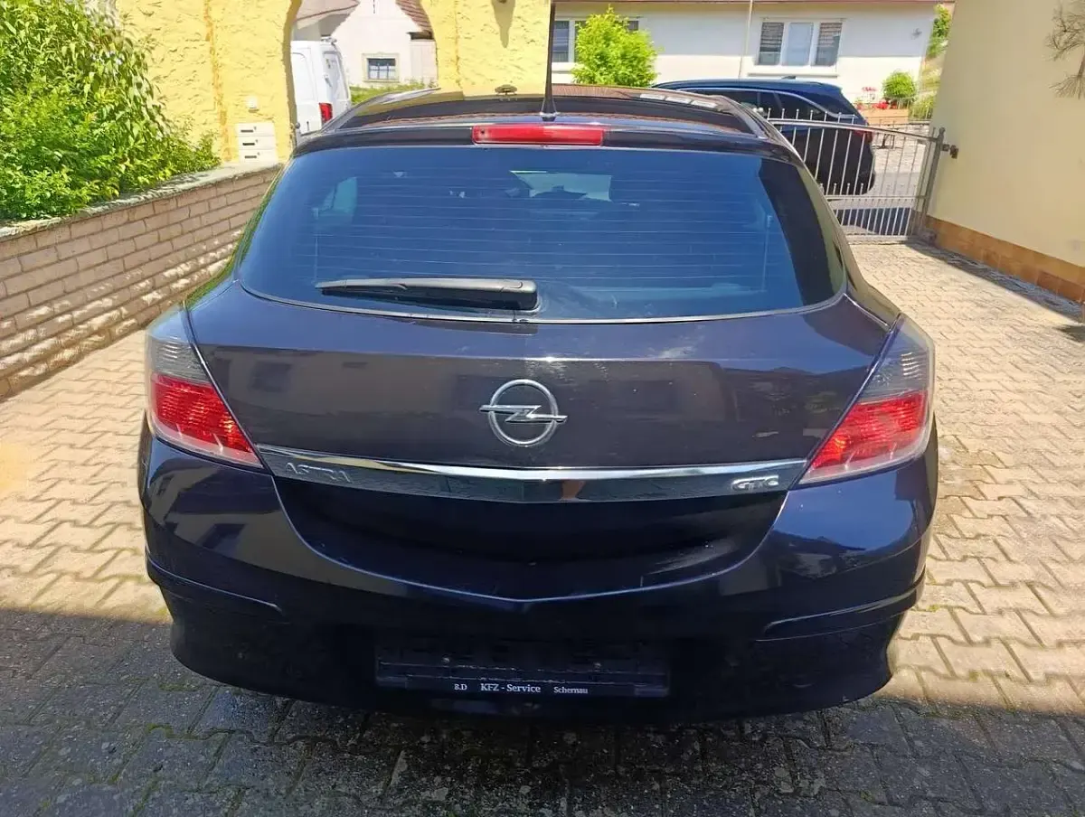 Gebraucht Opel Astra GTC 116 PS (85 kW) 2010 Schwarz Coupé
