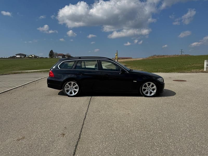 Gebraucht BMW 325 197 PS (144 kW) 2007 Schwarz Kombi