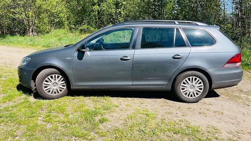 Gebraucht VW Golf VII Match 105 PS (77 kW) 2013 Grau Kombi