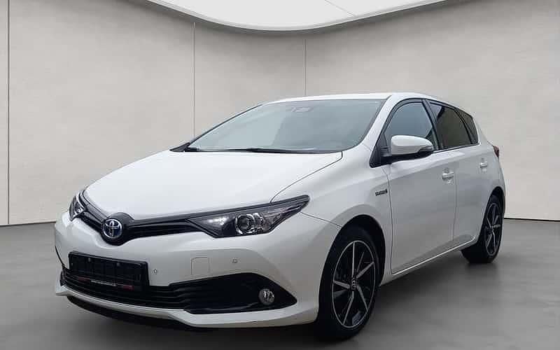 Weiß Gebraucht 2018 Toyota Auris Touring Sports Team Kombi | 15.750 € (Fairer Preis) - Bild 1/4