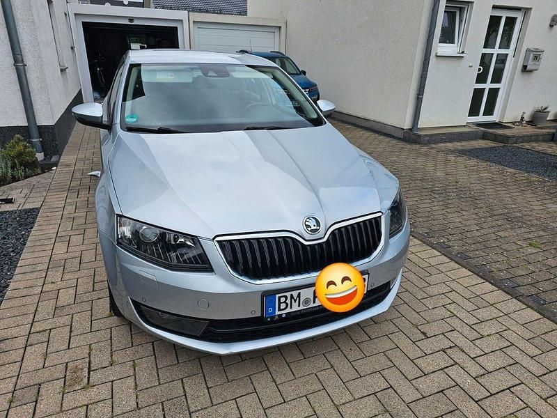 Silber Gebraucht 2013 Skoda Octavia Elegance Kombi | 9.599 € (Etwas zu teuer) - Bild 1/4