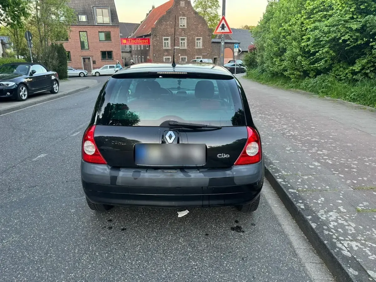 Gebraucht Renault Clio II 58 PS (42 kW) 2004 Schwarz Limousine