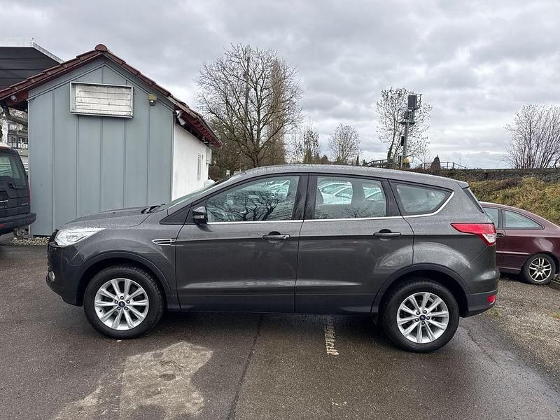 Gebraucht Ford Kuga Titanium 150 PS (110 kW) 2015 Grau SUV