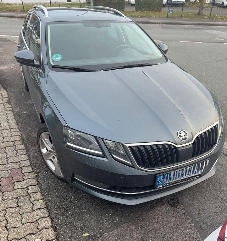 Grau Gebraucht 2019 Skoda Octavia Style Kombi | 14.000 € (Fairer Preis) - Bild 1/3