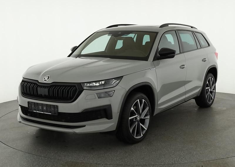 Stahl grau Gebraucht 2023 Skoda Kodiaq SportLine SUV | 42.995 € (Etwas zu teuer) - Bild 1/4