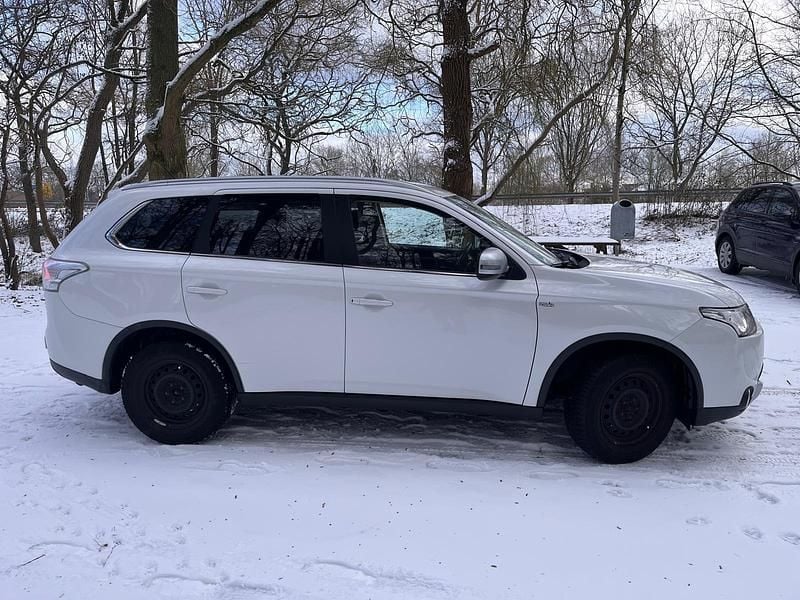 Gebraucht Mitsubishi Outlander 150 PS (110 kW) 2015 Weiß SUV
