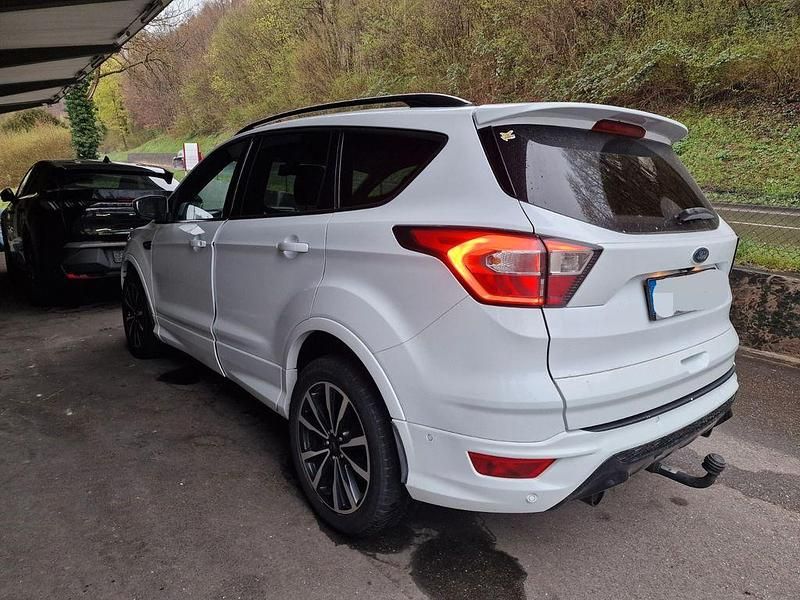 Gebraucht Ford Kuga ST-Line 179 PS (131 kW) 2018 Weiß SUV