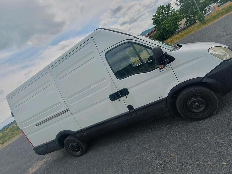 Weiß Gebraucht 2008 Iveco Daily Van / Kleinbus | 4.700 € (Fairer Preis) - Bild 1/4