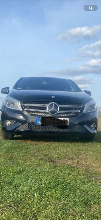 Gebraucht Mercedes A180 109 PS (80 kW) 2015 Schwarz Limousine