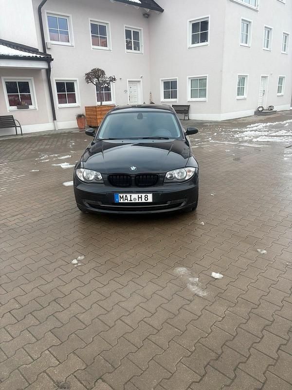 Gebraucht BMW 116 122 PS (89 kW) 2006 Schwarz Kleinwagen