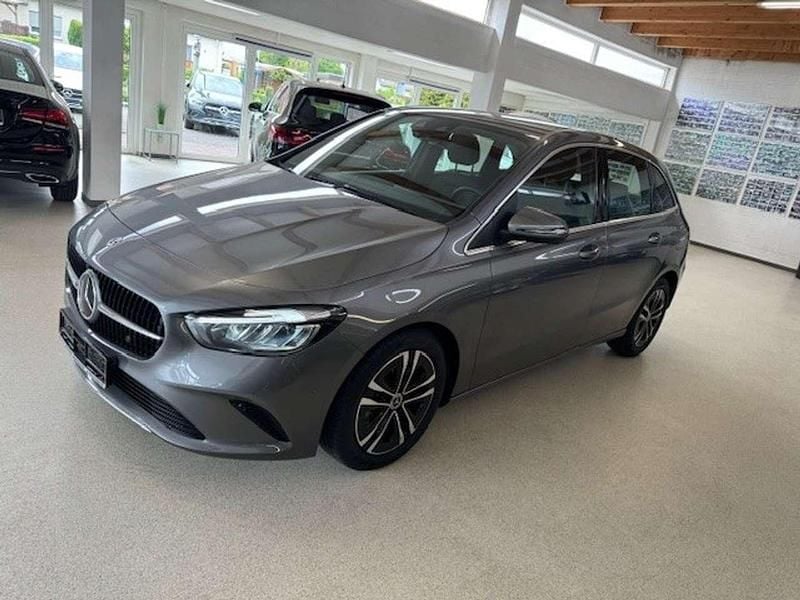 Mountaingrau Gebraucht 2024 Mercedes B200 Advanced Van / Kleinbus | 33.490 € (Fairer Preis) - Bild 1/1