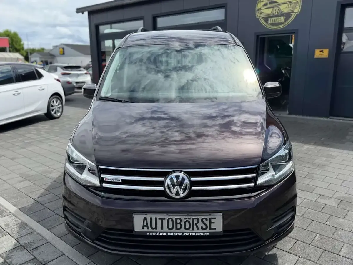 Second-hand VW Caddy Maxi Comfortline 150 CP (110 kW) 2020 Negru Monovolum