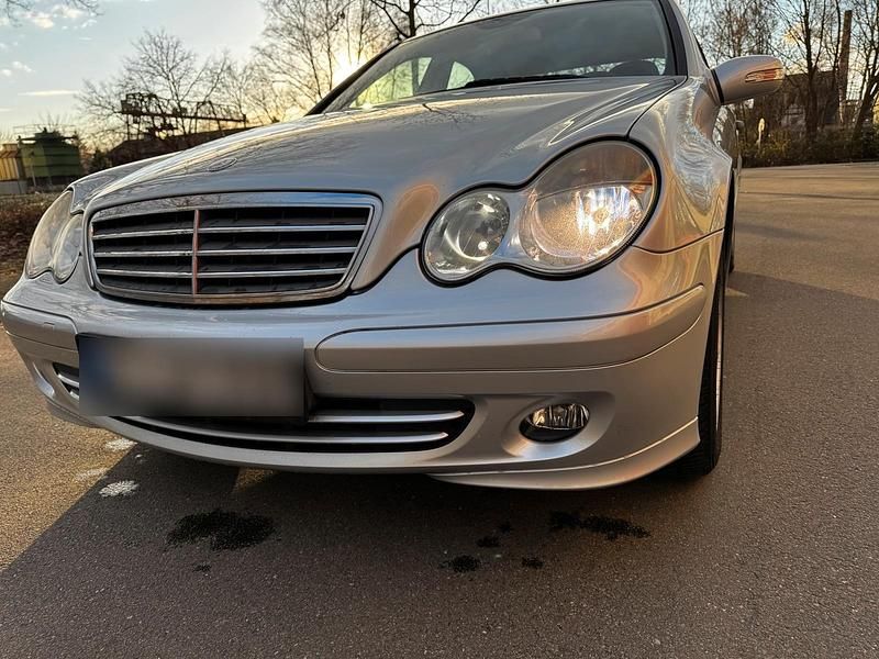 Gebraucht Mercedes C200 163 PS (119 kW) 2006 Silber Limousine