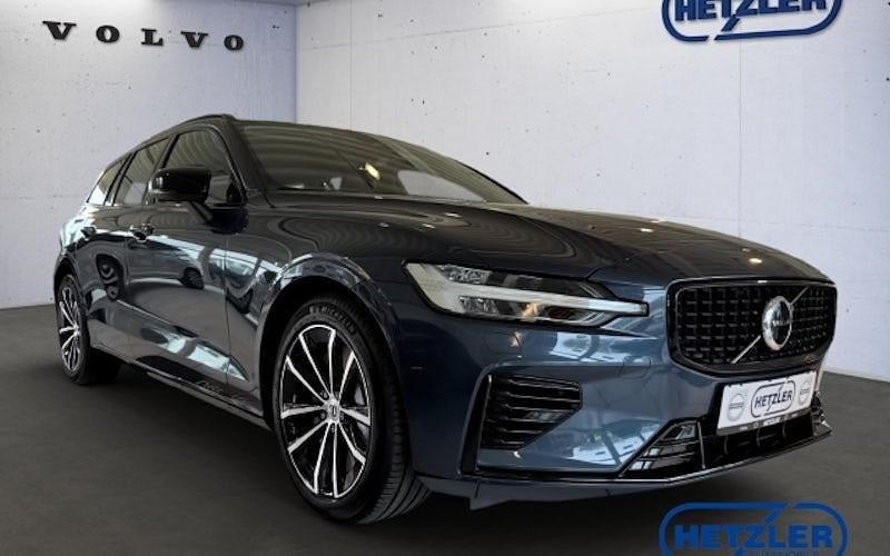 Neu Volvo V60 Plus 350 PS (257 kW) 2025 Blau Kombi