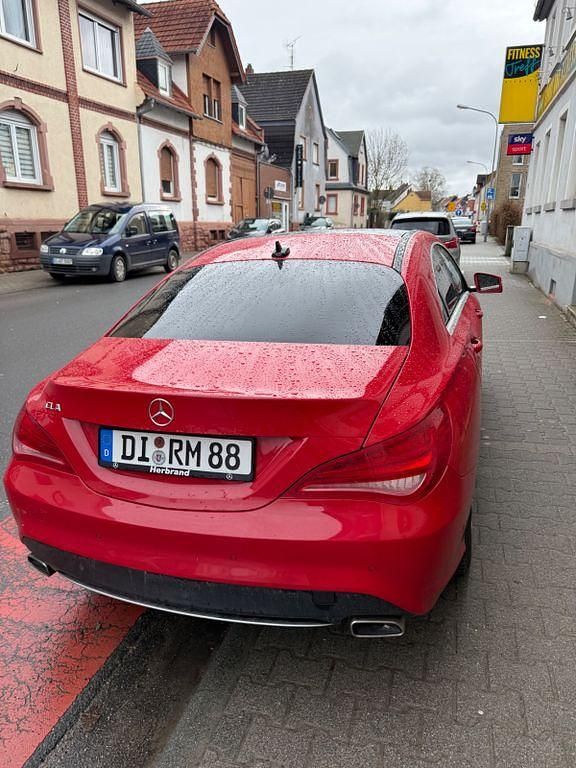 Gebraucht Mercedes CLA180 122 PS (89 kW) 2013 Rot Limousine