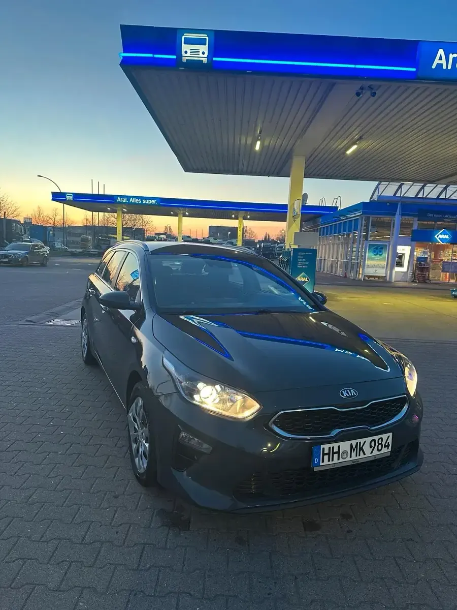 Gebraucht Kia Ceed 120 PS (88 kW) 2019 Blau Kleinwagen